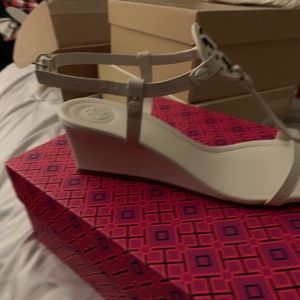 Tory Burch 2.5 inch wedge in bleach